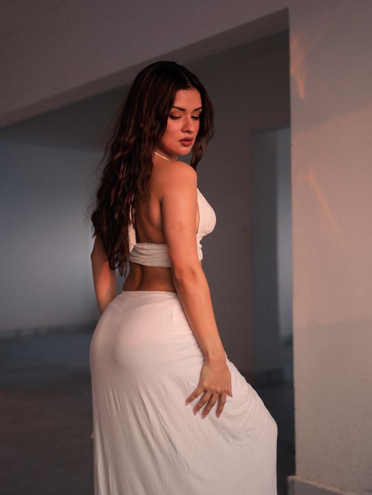 Glamorous Avneet Kaur