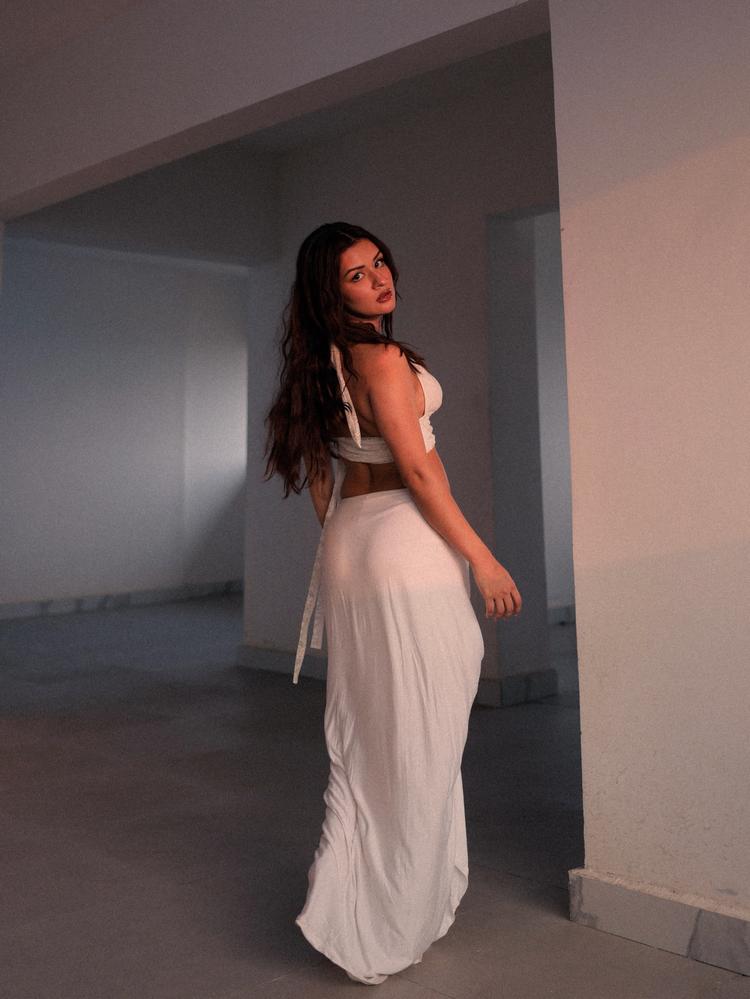 Glamorous Avneet Kaur