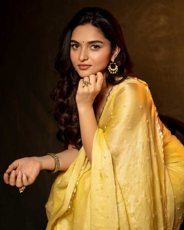 Stunning Kayadu Lohar