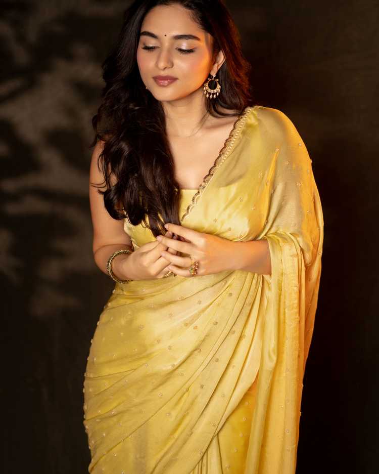 Stunning Kayadu Lohar