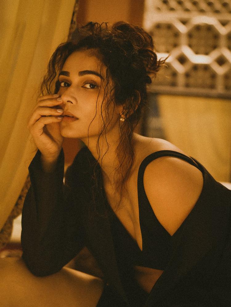 Sizzling Aakanksha Singh