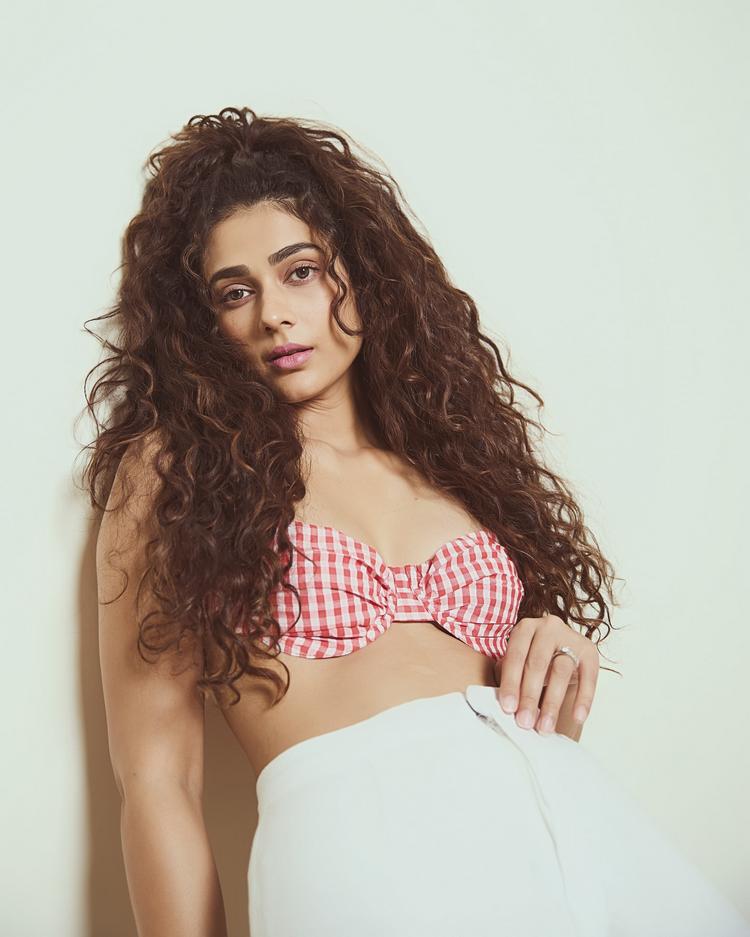Sizzling Aakanksha Singh