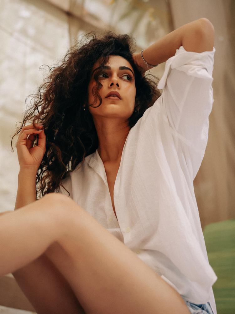 Sizzling Aakanksha Singh