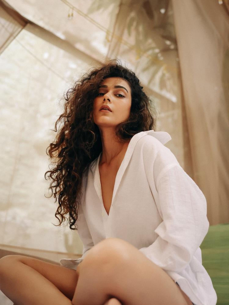 Sizzling Aakanksha Singh