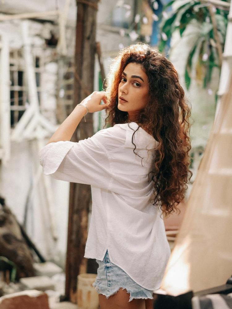 Sizzling Aakanksha Singh