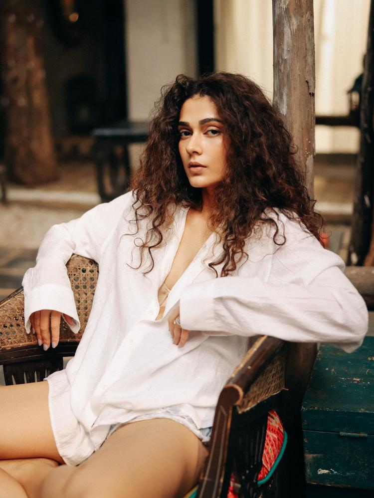 Sizzling Aakanksha Singh