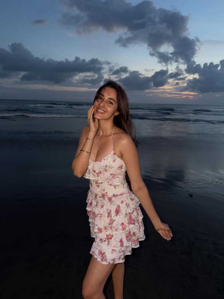 Dazzling Simrat Kaur