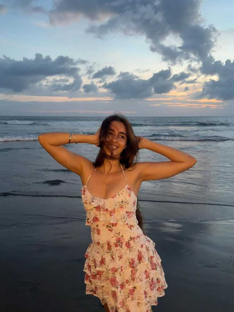 Dazzling Simrat Kaur