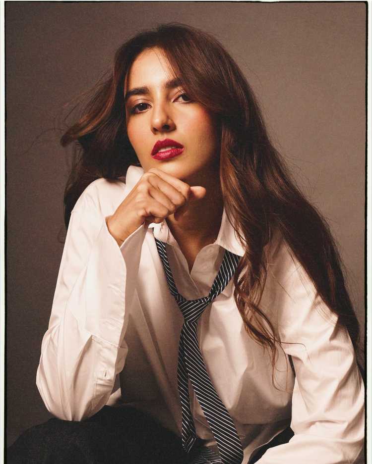 Dazzling Simrat Kaur