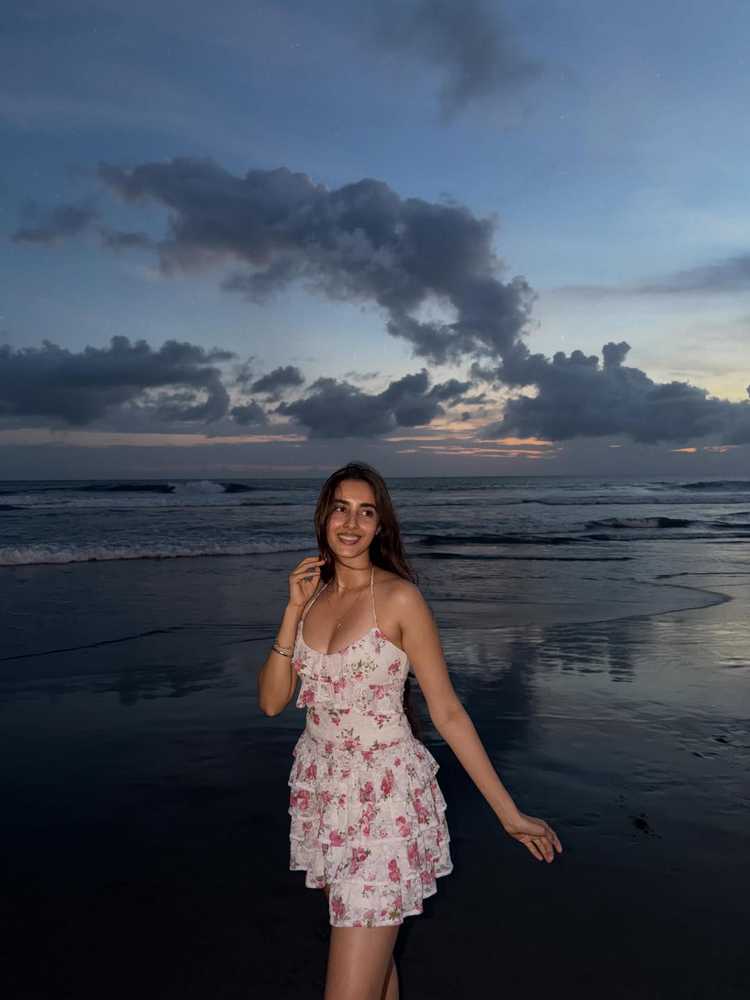 Dazzling Simrat Kaur